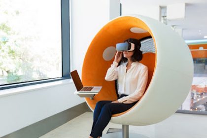A woman experiences online learning through virtual reality, demonstrating innovative vet training.